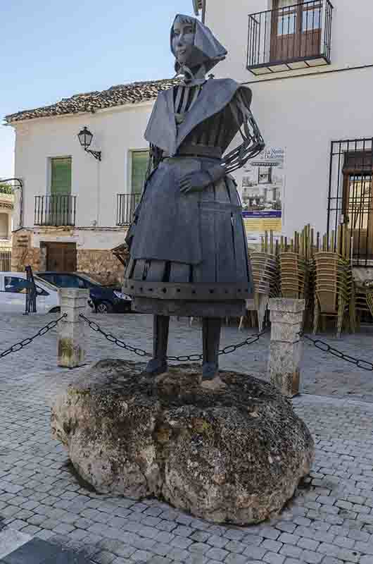 Toledo - El Toboso 06 - monumento a Dulcinea.jpg